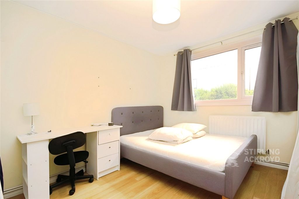 Property photo 2 of 10 Bedroom