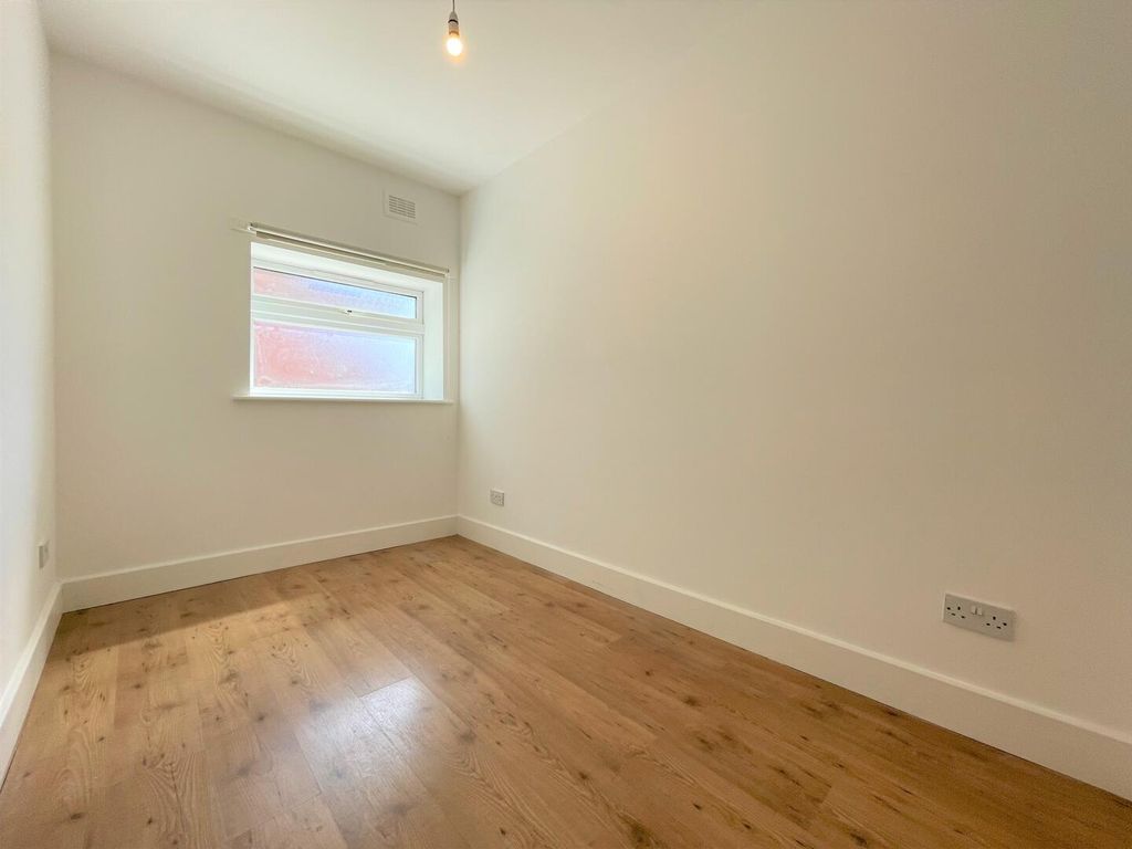 Property photo 1 of 8 Bedroom