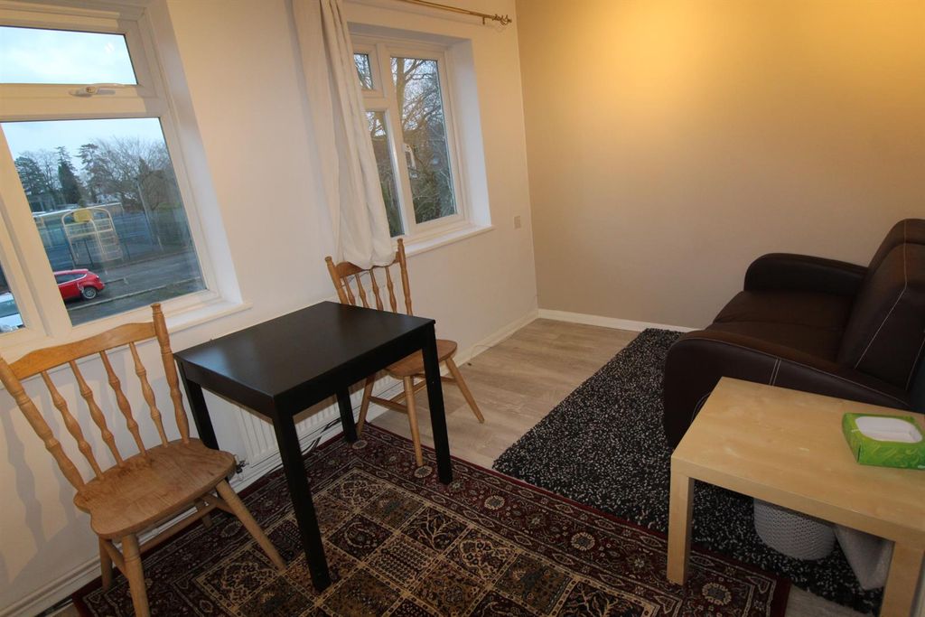 Property photo 3 of 6