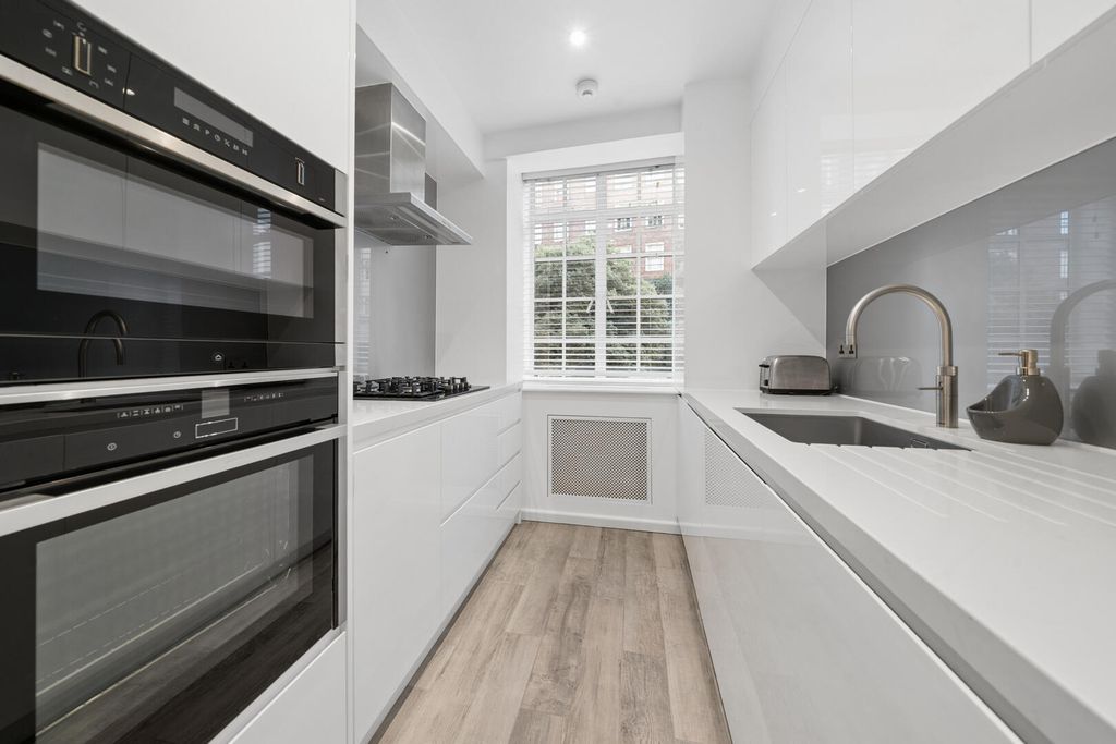Property photo 2 of 9 Kitchen