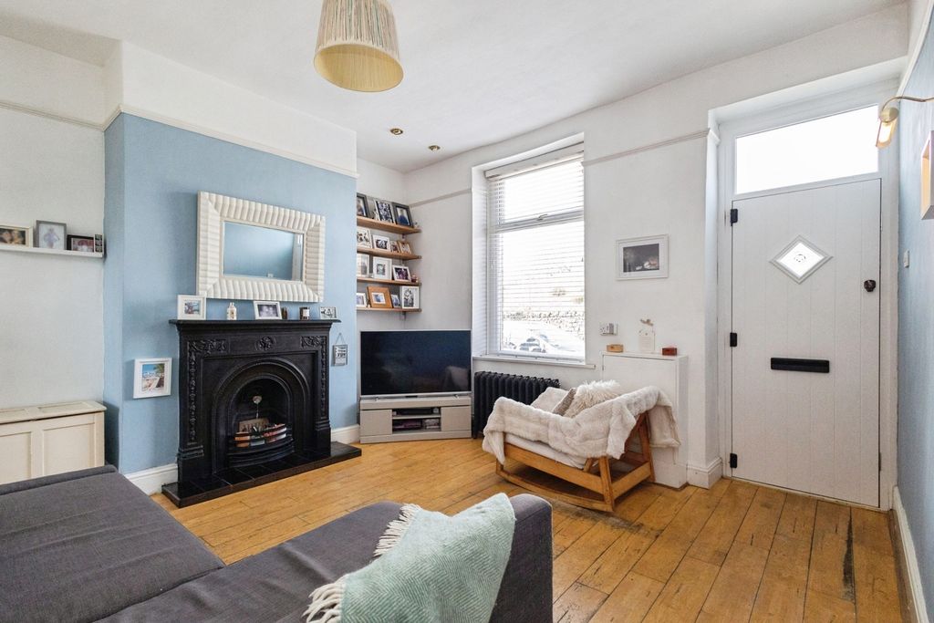 Property photo 2 of 17 Pbox-Img.Jpg