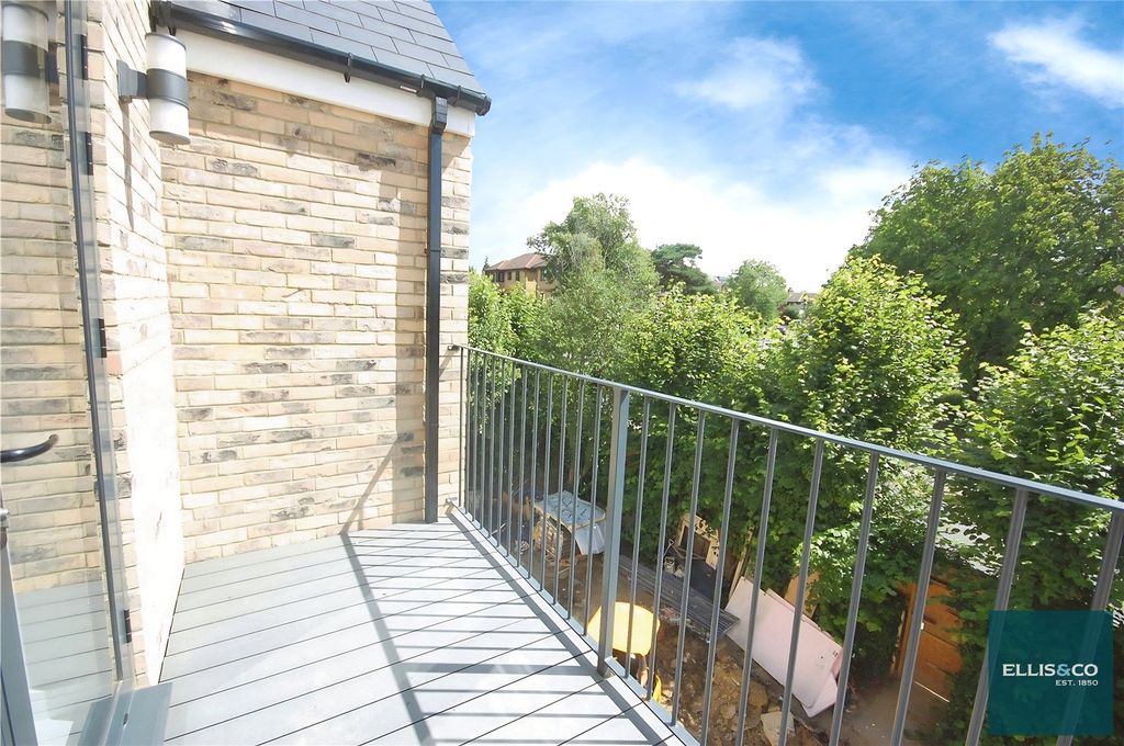 Property photo 2 of 9 Picture No. 24