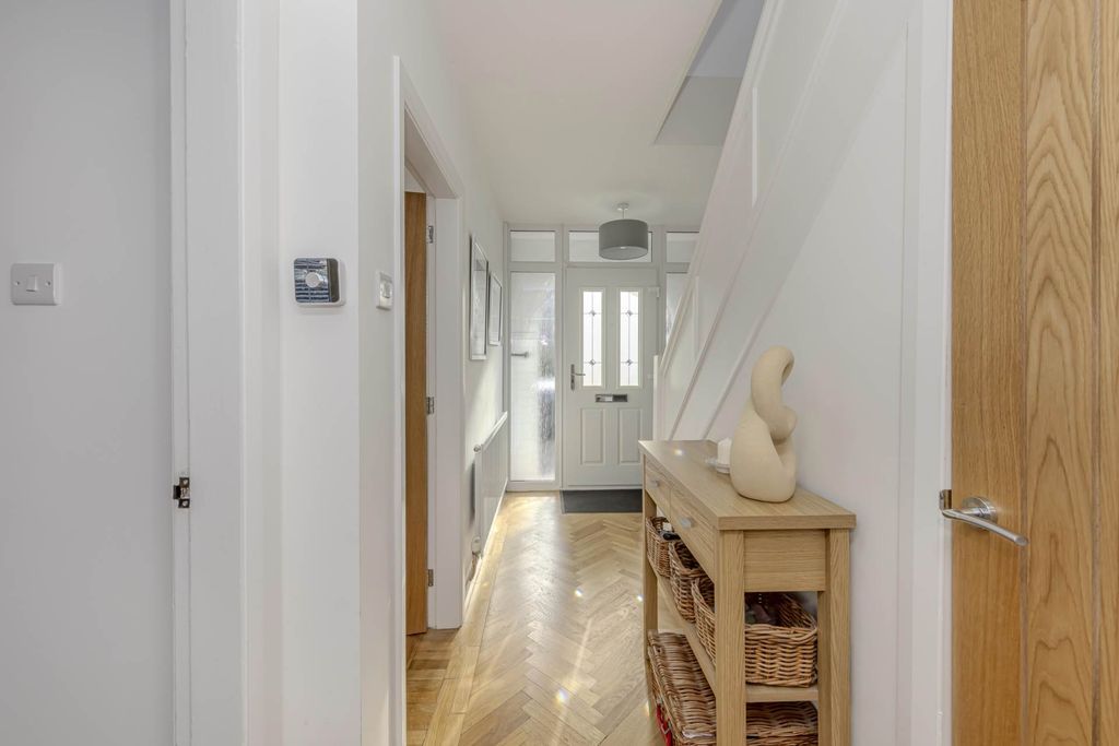 Property photo 2 of 24