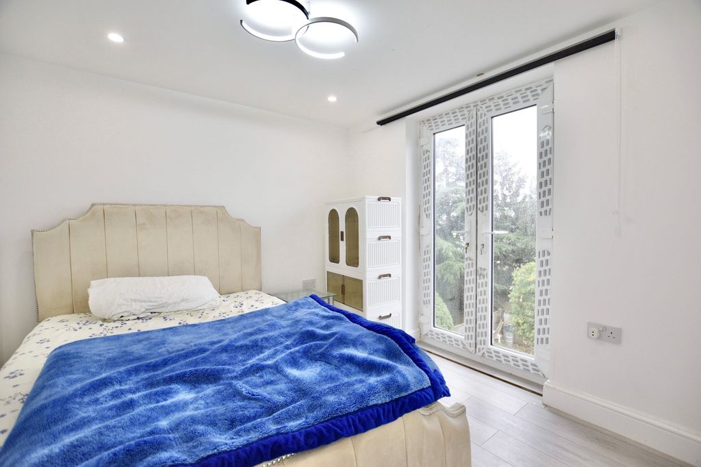 Property photo 1 of 3