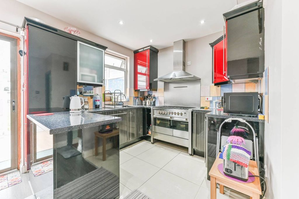 Property photo 1 of 12