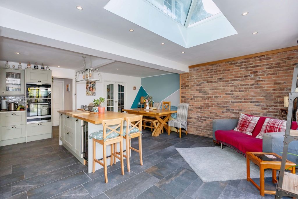 Property photo 3 of 33 The Beeches_21