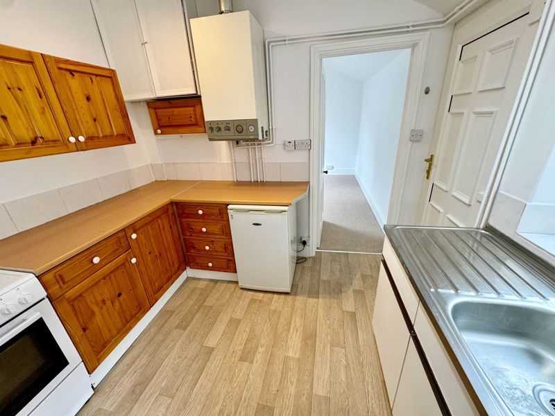 Property photo 3 of 6 Kitchen