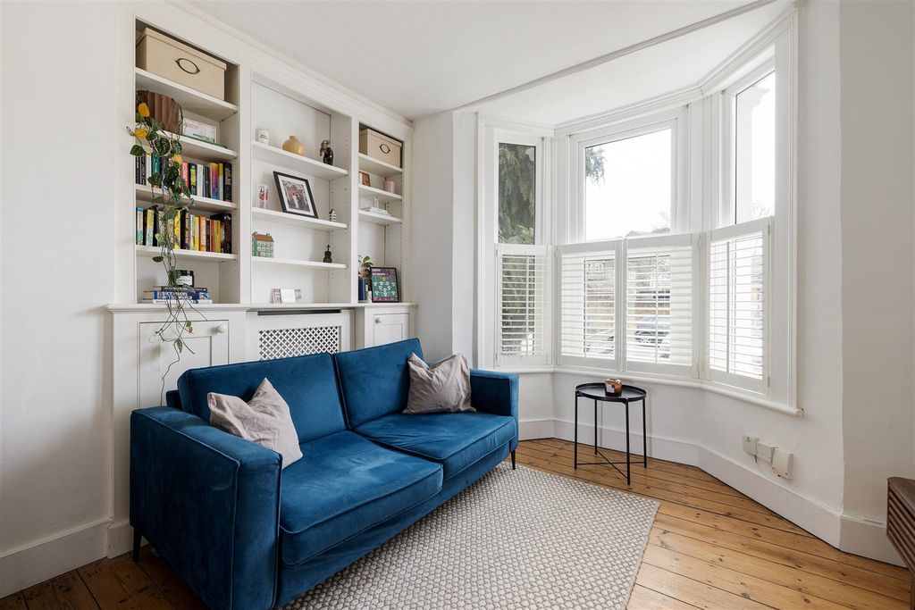 Property photo 2 of 20 Wallwood Road, E11