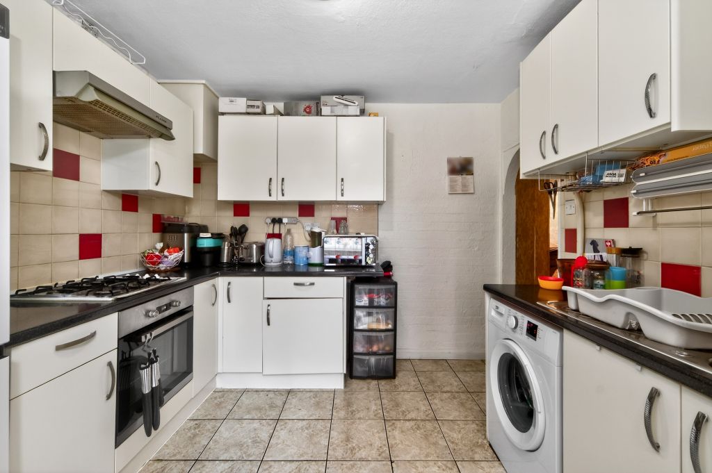 Property photo 3 of 9 Kitchen