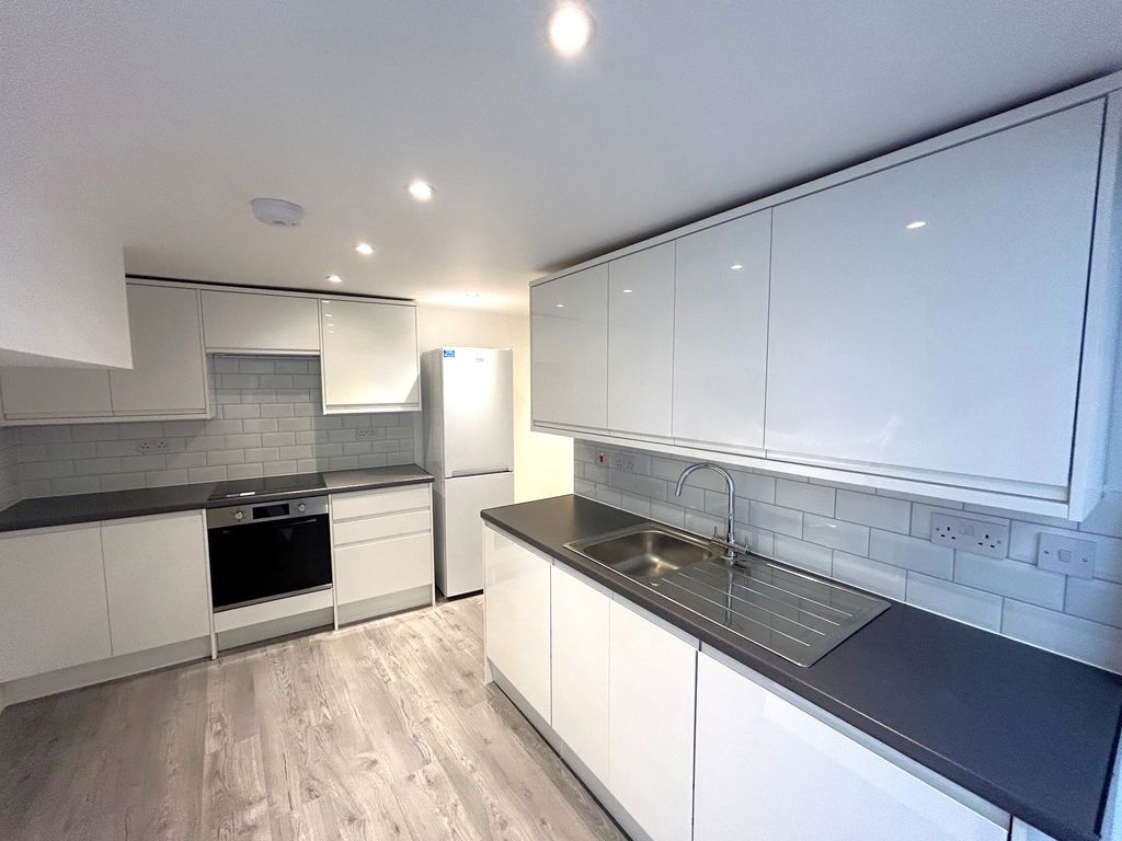 Property photo 2 of 8 Bathroom