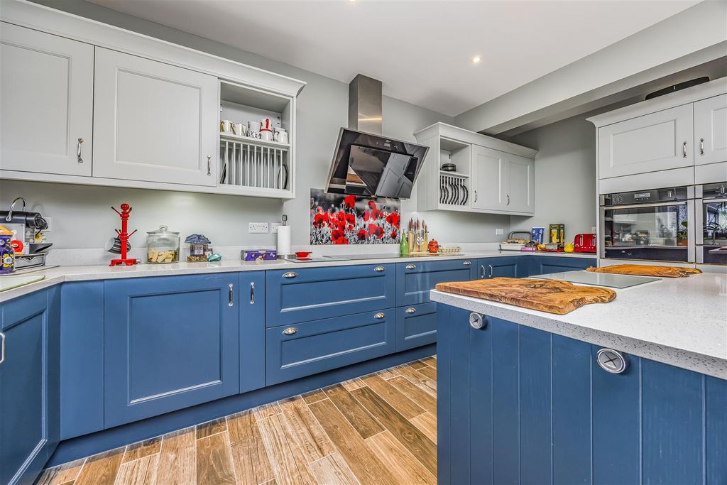 Property photo 2 of 18 112 Catherington Lane, Horndean-Porticomarketing-O