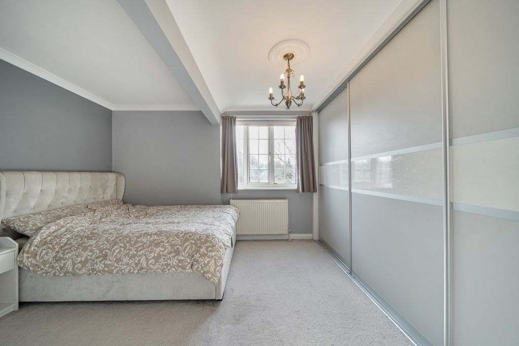 Property photo 3 of 14 1402511-10-697c9B...