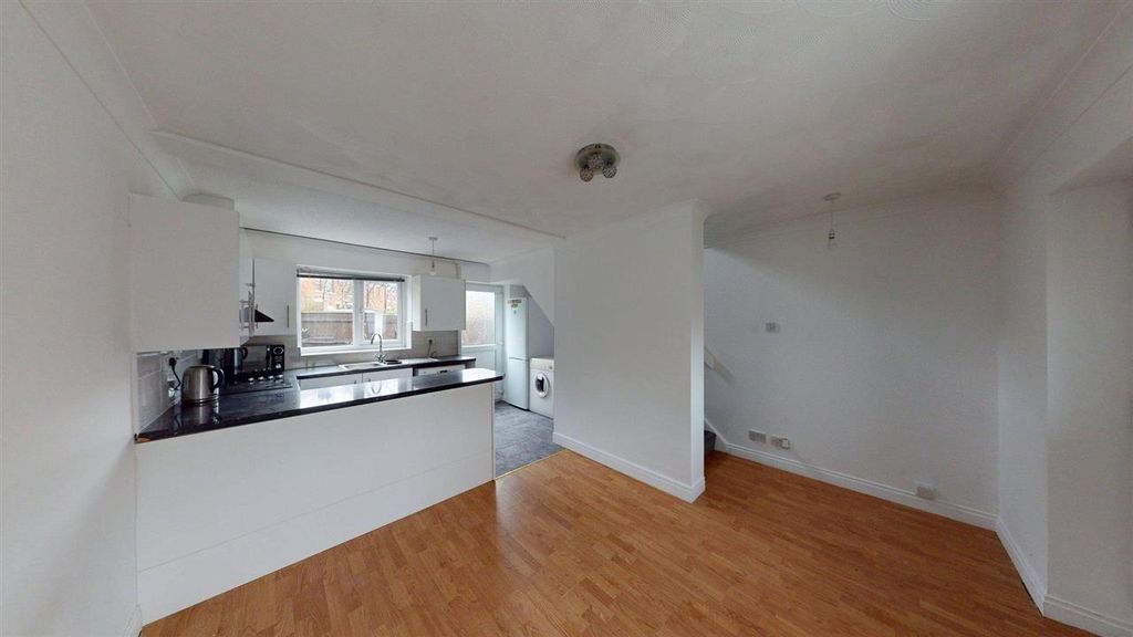 Property photo 2 of 11 Lounge