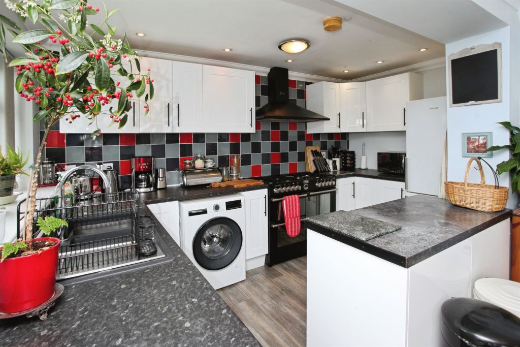 Property photo 2 of 17