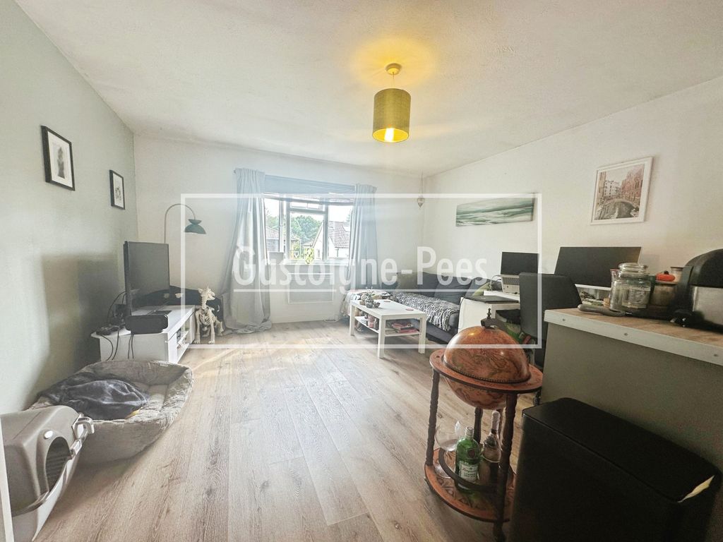 Property photo 3 of 12