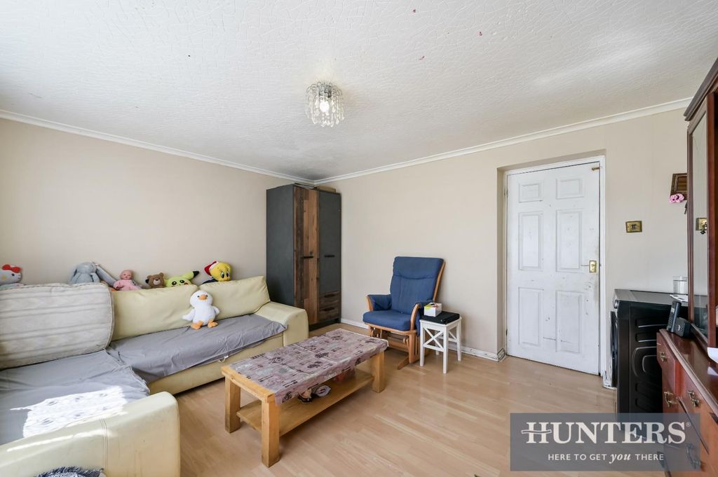 Property photo 2 of 12 Clements Court, 5.Jpg