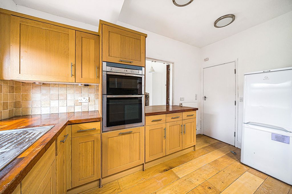 Property photo 3 of 17 Kitchen