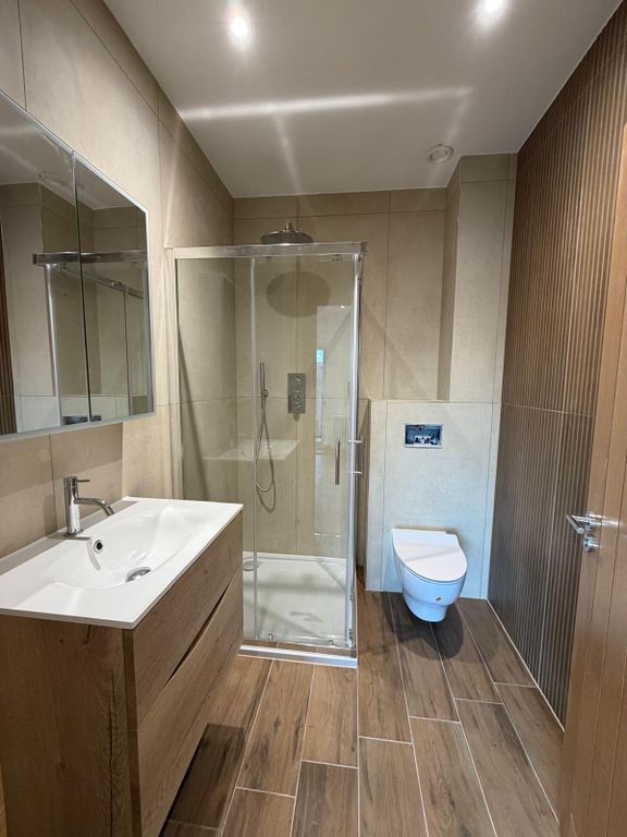 Property photo 3 of 21 En Suite