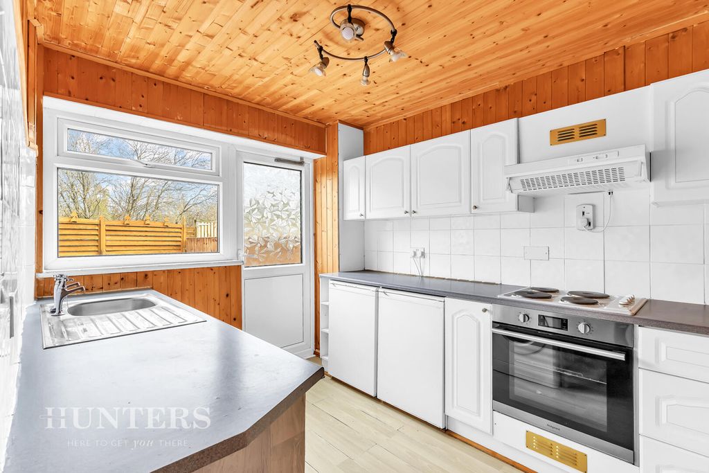 Property photo 3 of 21 Kitchen