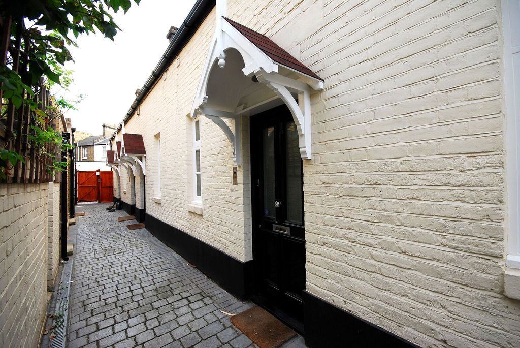Property photo 1 of 5