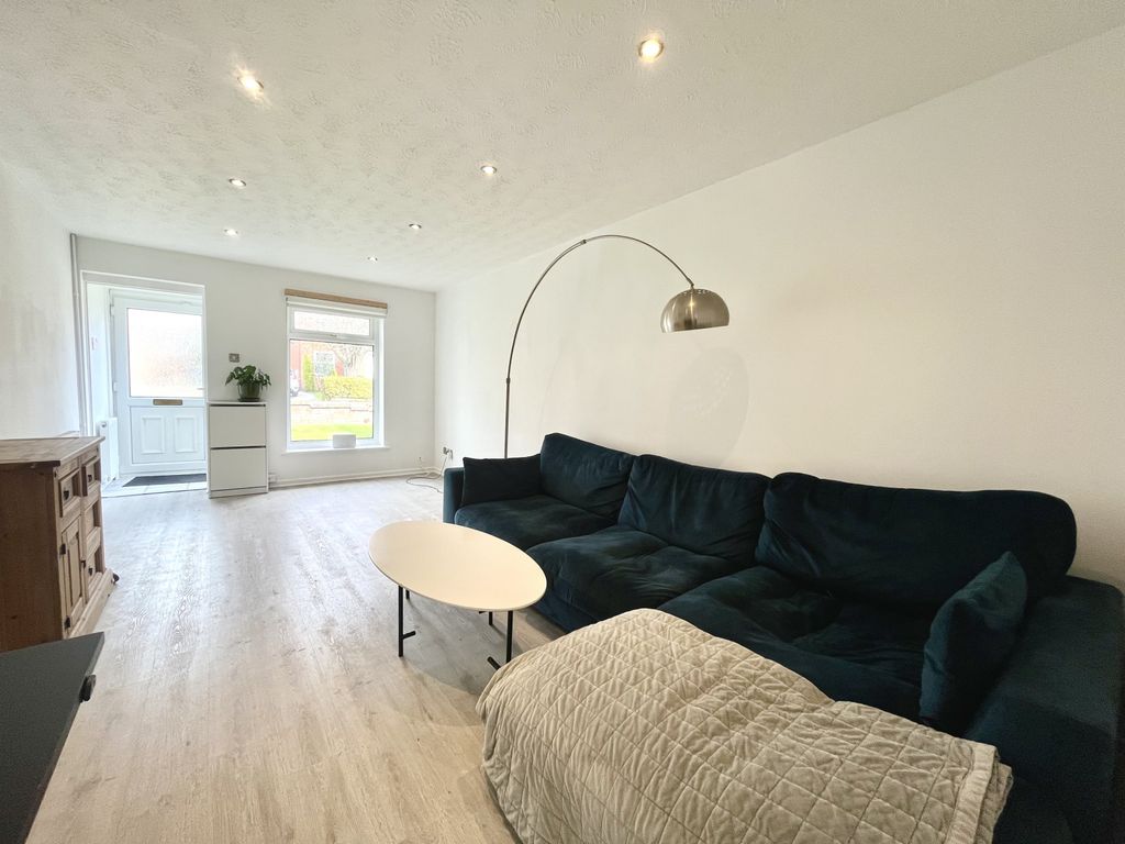 Property photo 3 of 13 Lounge