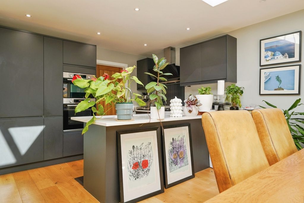 Property photo 3 of 15 Pbox-Img.Jpg
