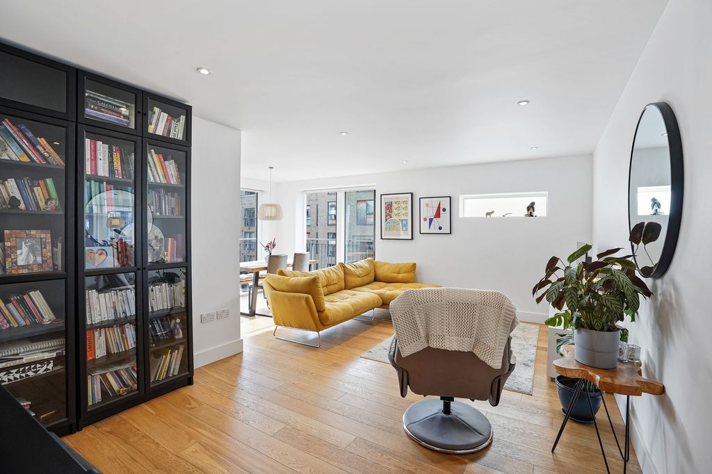 Property photo 3 of 27