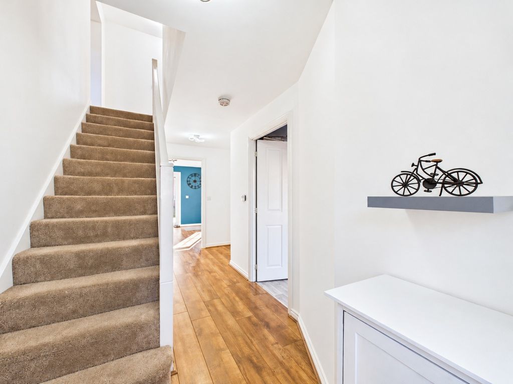 Property photo 3 of 18 5893195