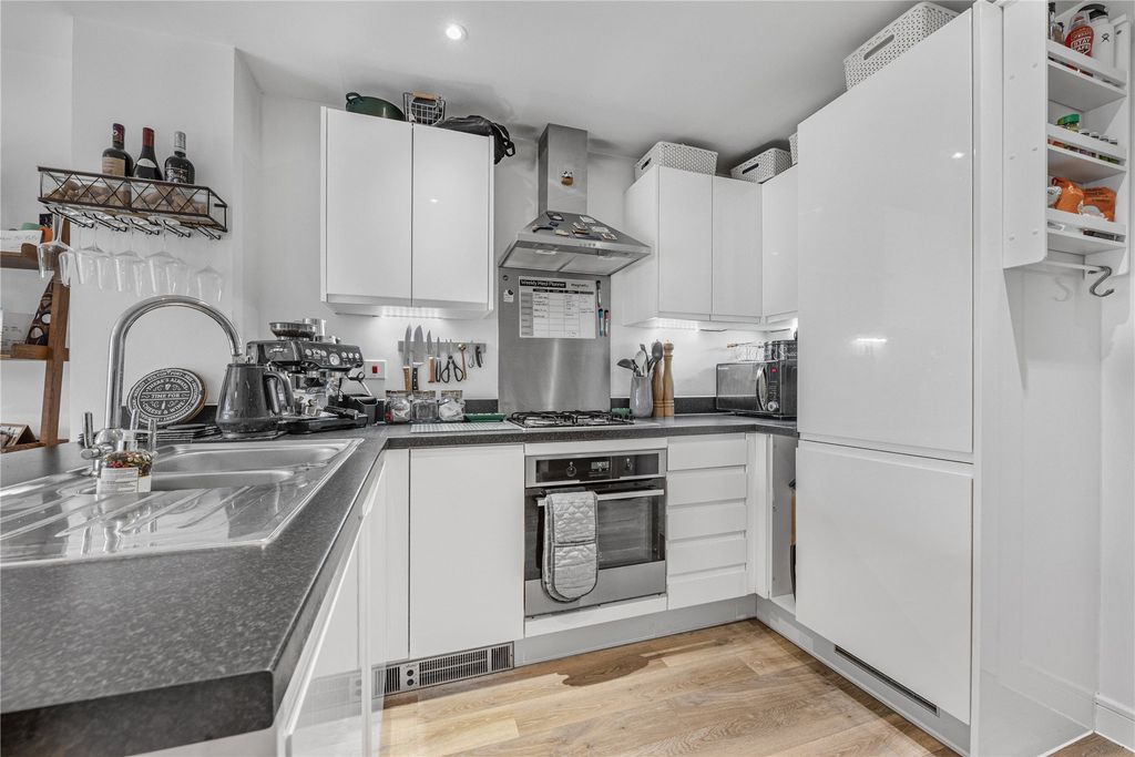 Property photo 2 of 27 Picture No. 10