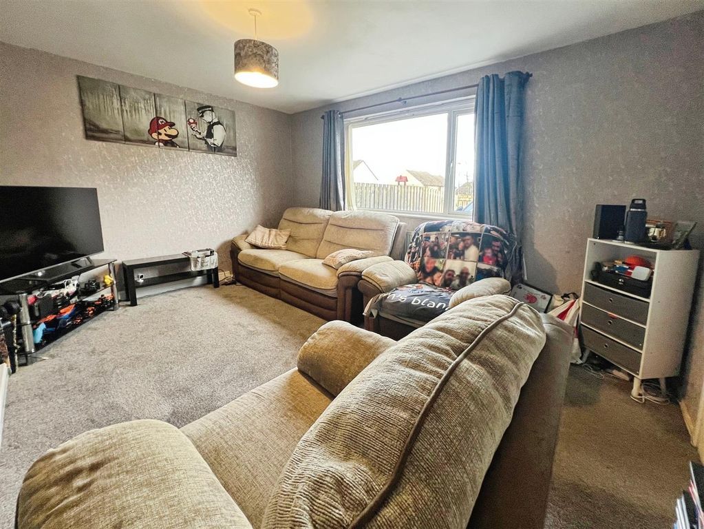 Property photo 3 of 22 Lounge