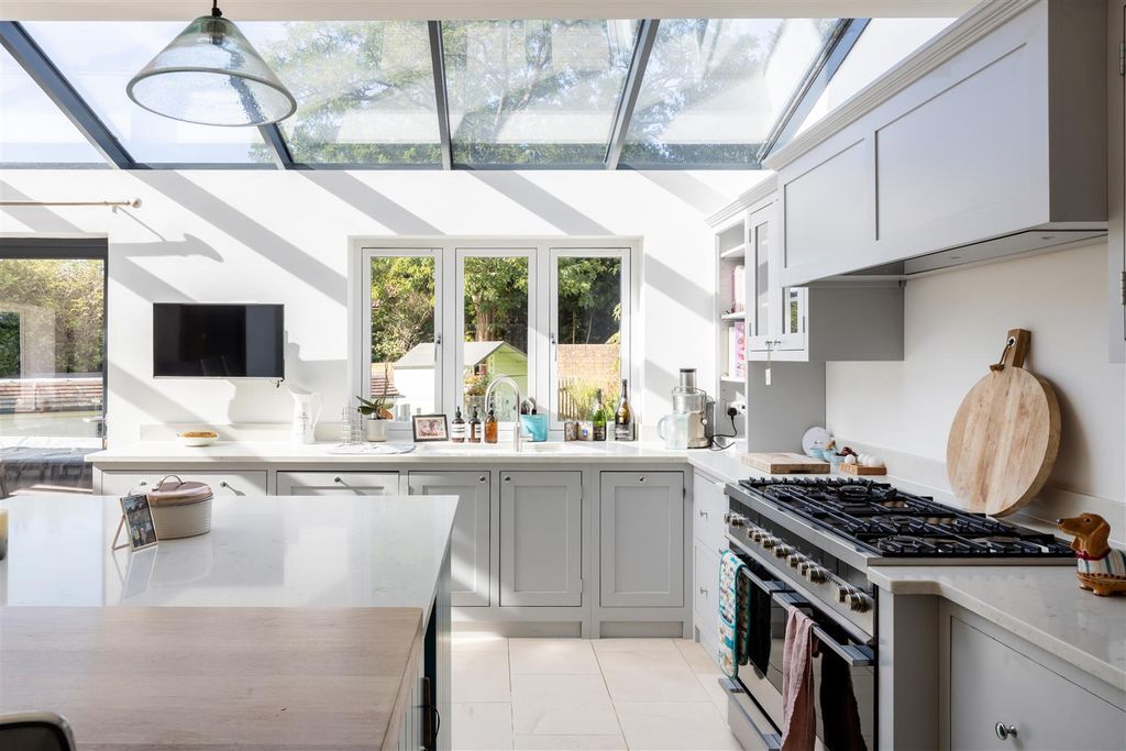 Property photo 3 of 37