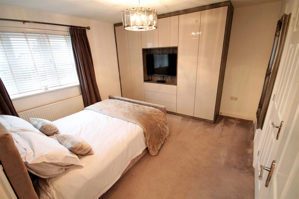 Property photo 3 of 7 Bedroom One