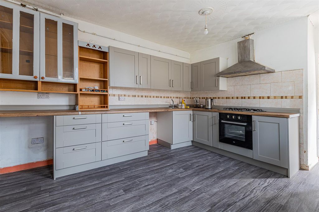 Property photo 2 of 14 483-8.Jpg