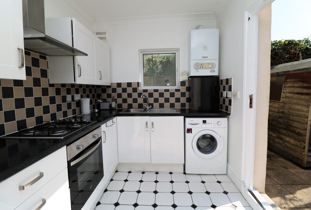 Property photo 2 of 6
