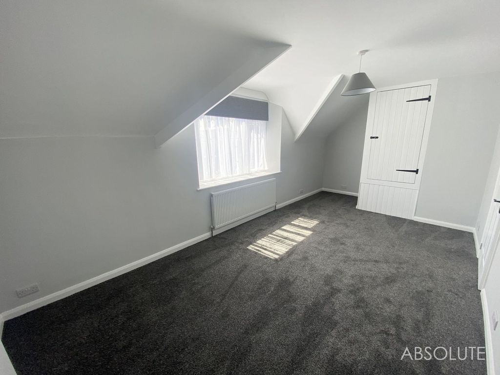Property photo 3 of 10 Bedroom 1