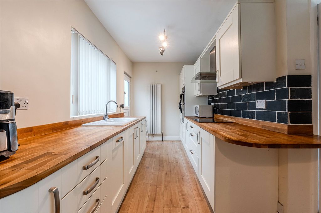 Property photo 2 of 18 Picture No. 26