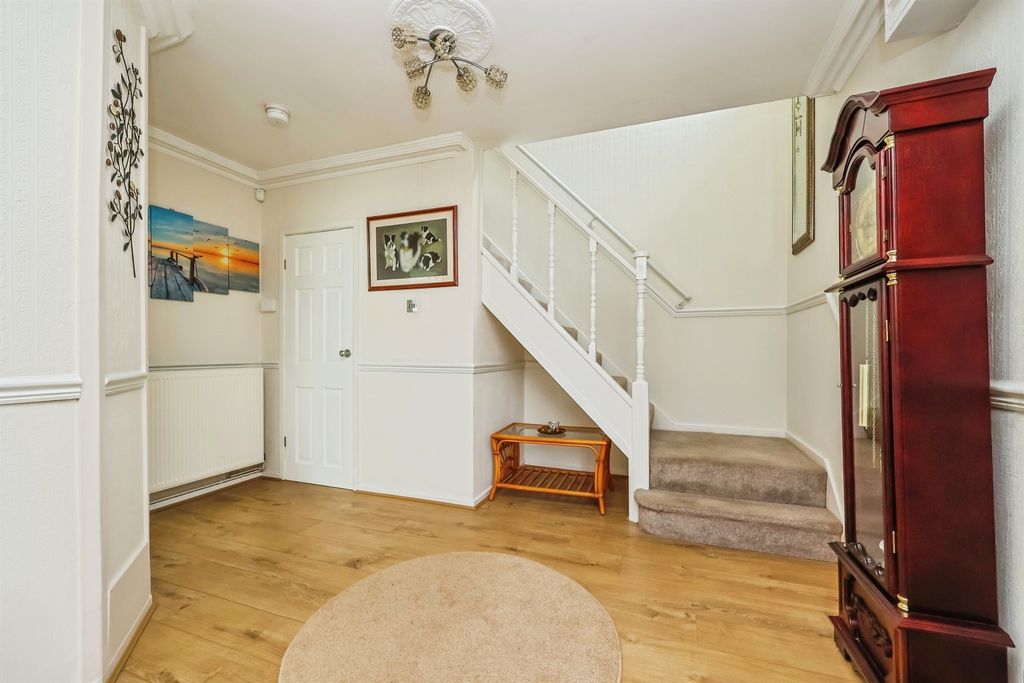 Property photo 3 of 28