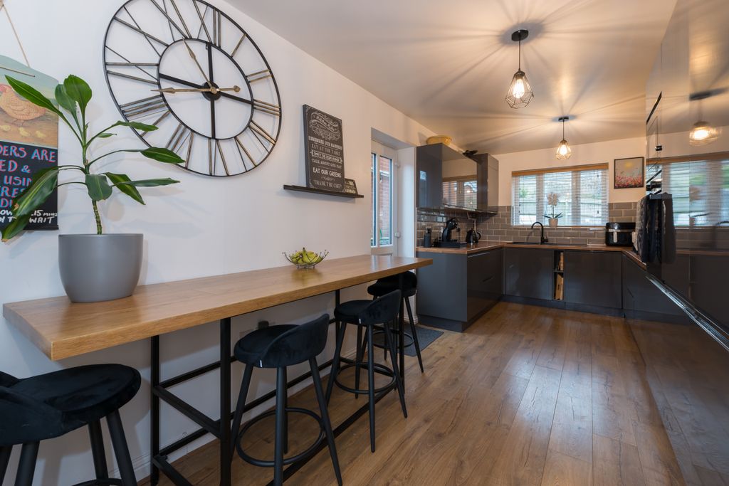 Property photo 2 of 22 Kitchen/Breakfast Room
