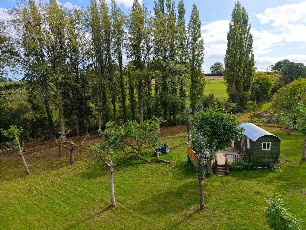Property photo 2 of 43 Picture No. 18