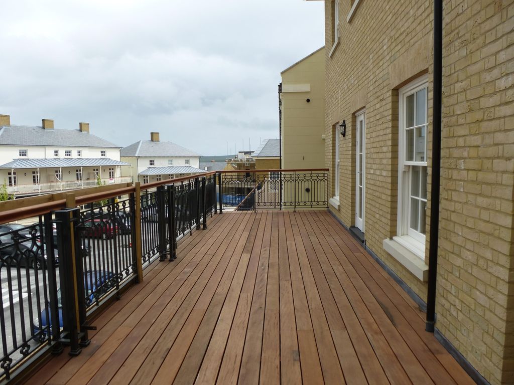 Property photo 2 of 8 Balcony