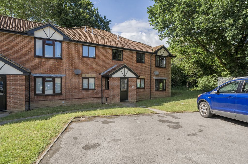 Property photo 1 of 8 1470214-4-6A1F00d...