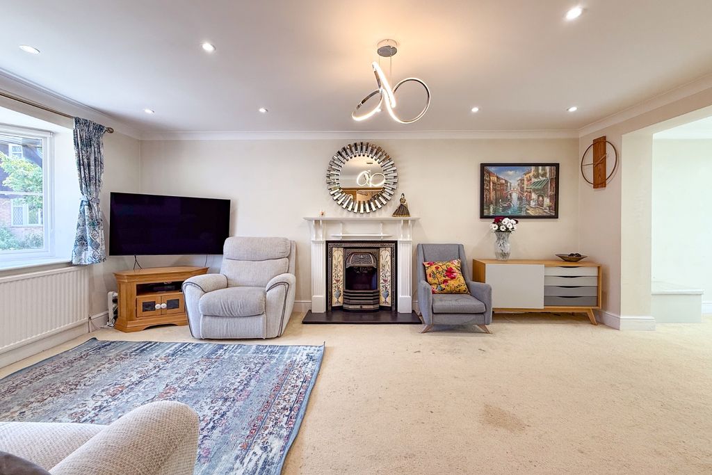 Property photo 2 of 23 3965275