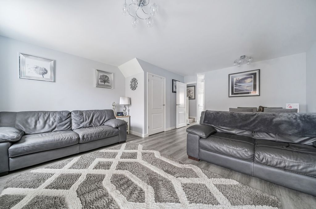 Property photo 2 of 15 1364487-4-68Ed20B...