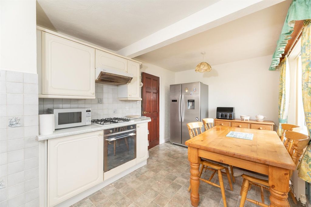 Property photo 3 of 23 Dining Kitchen