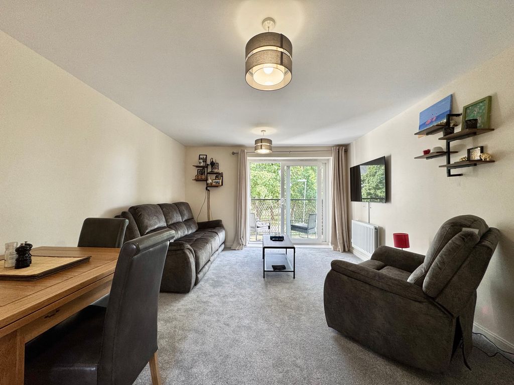 Property photo 3 of 9 Lounge