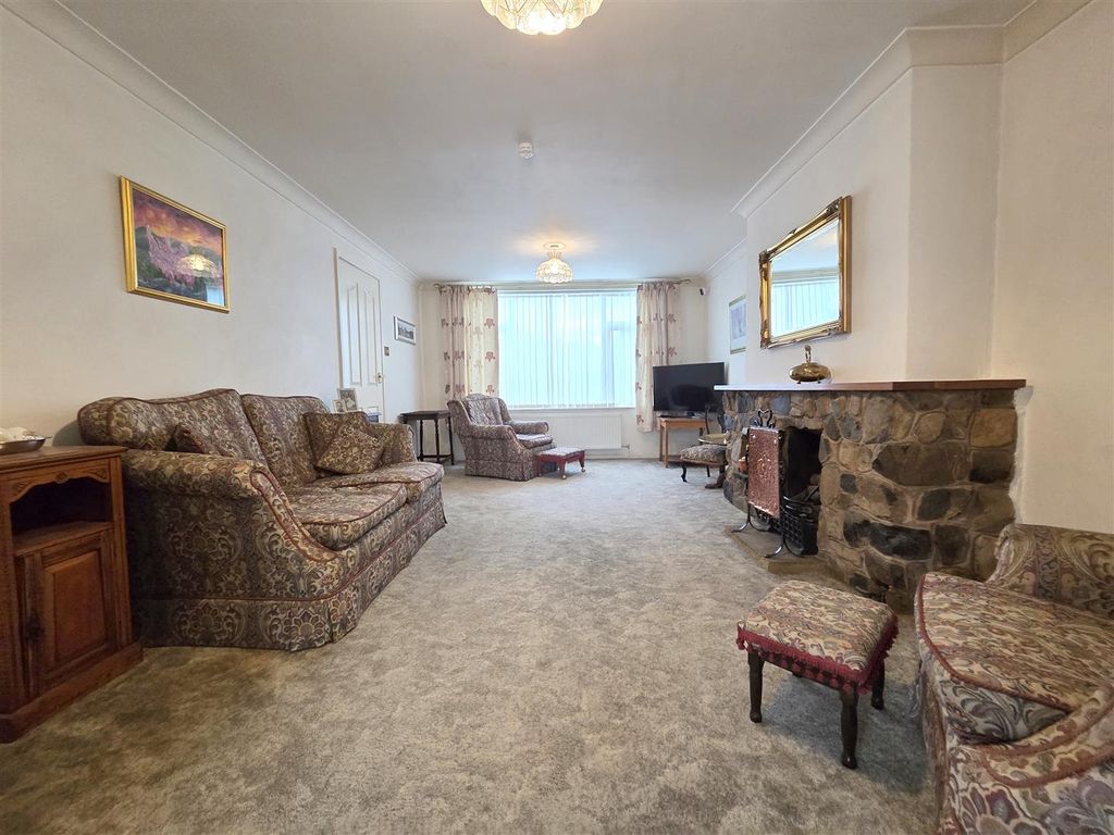 Property photo 3 of 17 Living Room