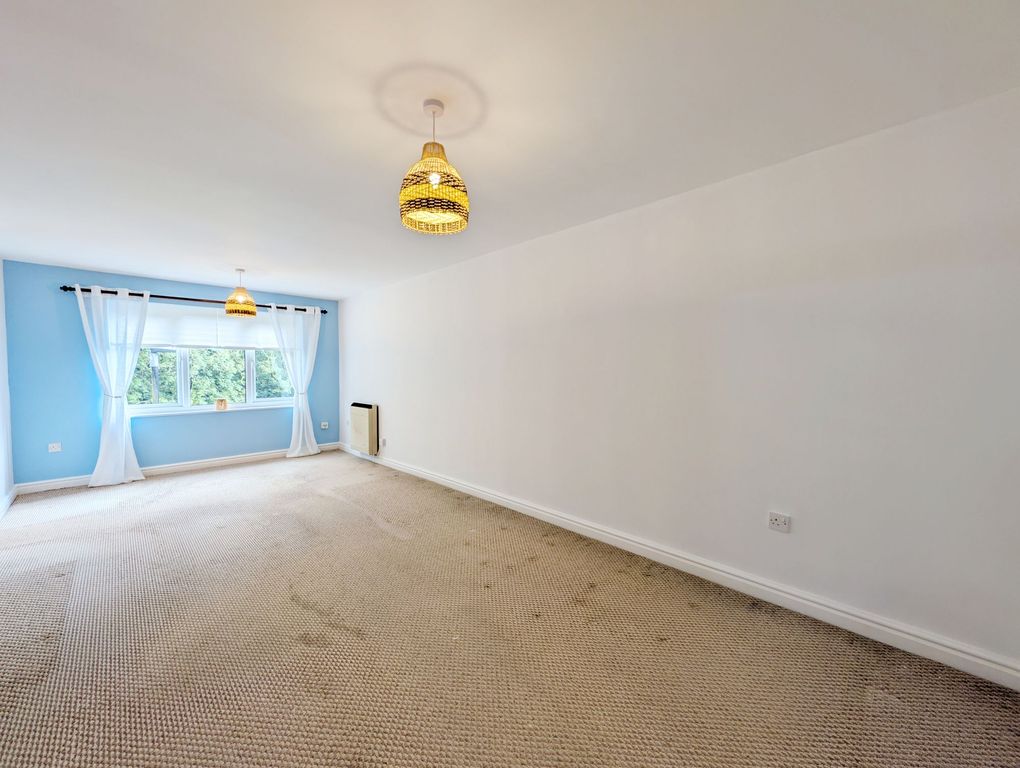 2 bed flat for saleCamelot Way, Castlefields WA7 photo 3