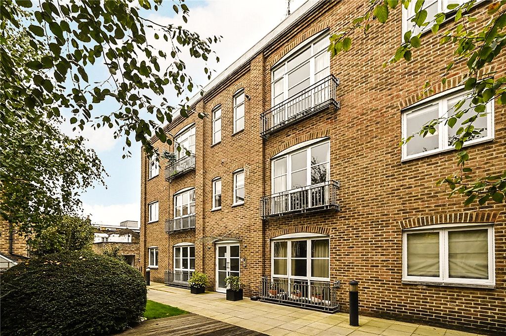 Property photo 1 of 15 External