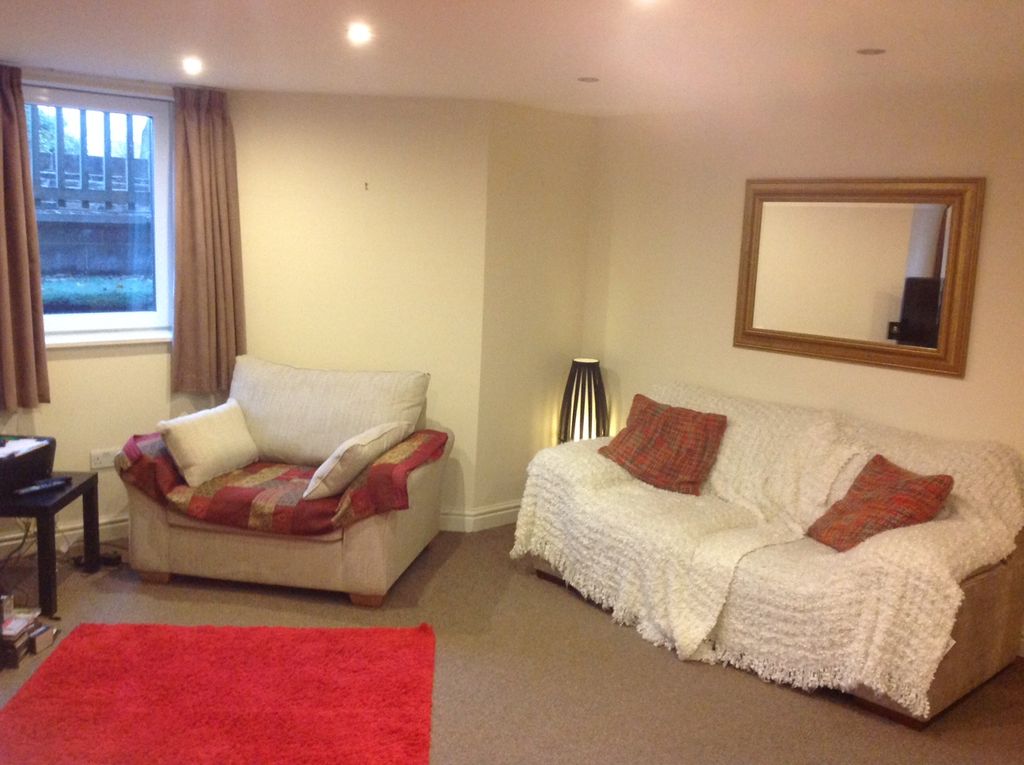 Property photo 2 of 8 Lounge