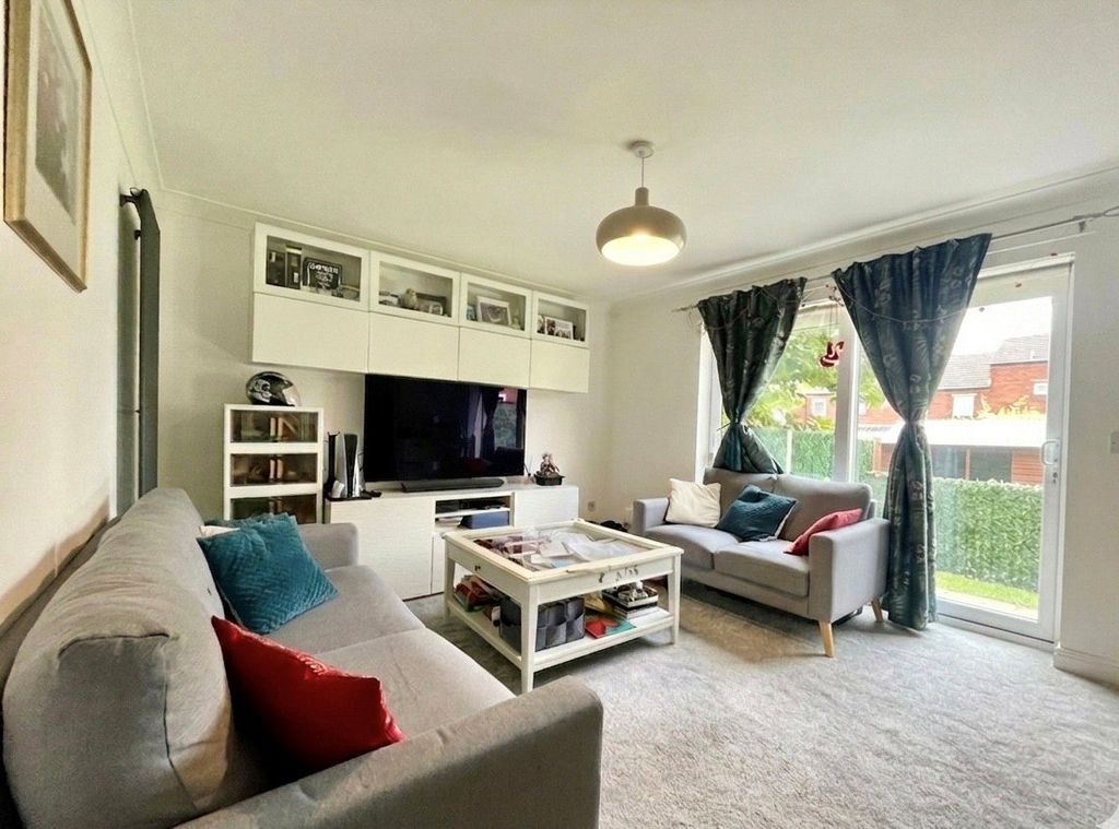 Property photo 2 of 13 Lounge